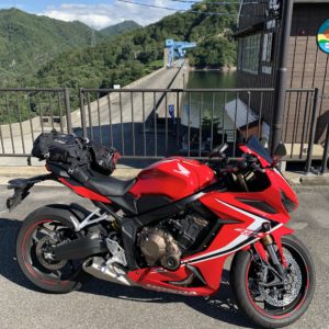 ほどよい前傾のCBR650R