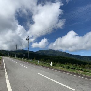 蓼科スカイラインの青空が広がるエリア