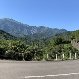 100名山・越後駒ケ岳を望む@R352