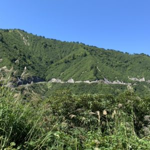 奥只見湖沿いのR352も断崖絶壁でした