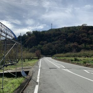 韮崎南アルプス中央線すぐ西側の農園風景ロード