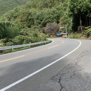 秋らしい薄緑の山々の風景＠精進ブルーライン／R358