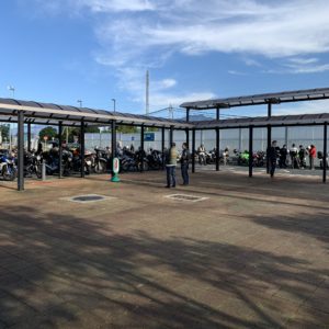 多くのバイカーで賑わう秋の双葉SA