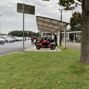 バイカーで賑わっている友部SA駐輪スペース