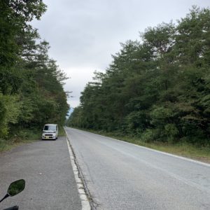 富士スバルライン料金所手前の坂道にて