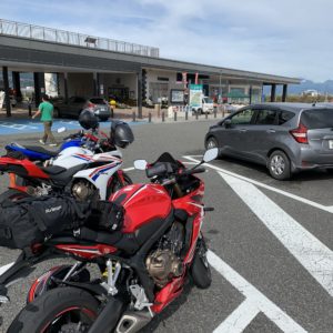 CBR400RとCBR650R＠道の駅富士川