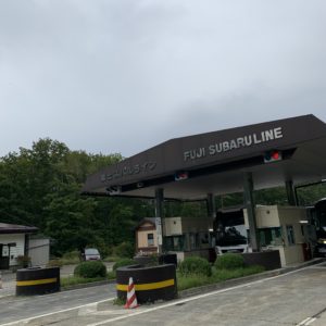 富士スバルライン料金所にて