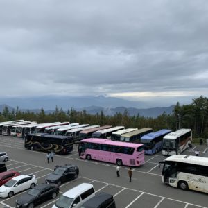 富士スバルライン富士山五合目のバス軍団！