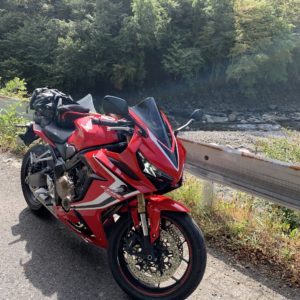 渓谷を走るr29 withCBR650R