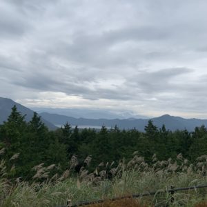 「r71」駐車場にて本栖湖を見下ろす