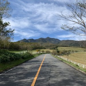 霧降高原道路ハイライト!牧草地帯フォト
