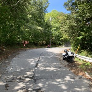 川俣湖で一緒になった大型スクーター