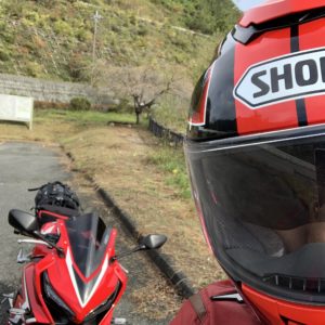 北杜市のループ橋にてCBR650Rと共に