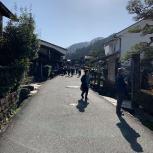 妻籠宿にて女子高生の大集団と出くわす。。。