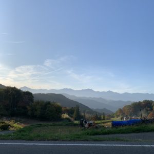 場所によって雰囲気の異なる山々の稜線。。。