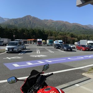 迫力ある中央アルプスの風景@駒ケ岳SA