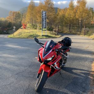 御岳ロープウェイ入口看板withCBR650R＠御岳ブルーライン