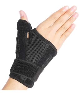 親指も固定する手首サポーター