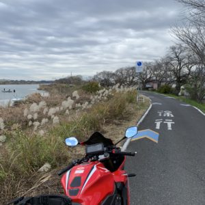霞ヶ浦・ほぼ一周ツーリングのスタート地点「水郷橋」左折してその先を望む