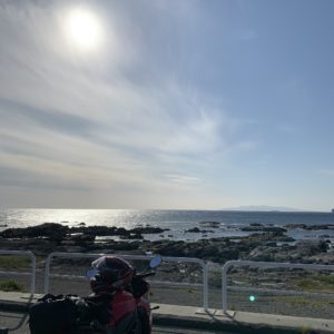 冬の房総半島の海とお日様とCBR650Rと。