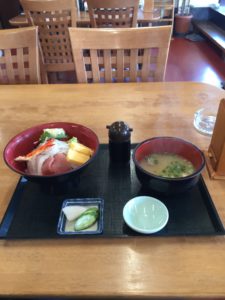 昨年のまるにの荒汁付き海鮮丼