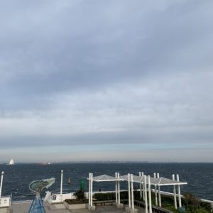 海ほたるから都心のビル群を望む