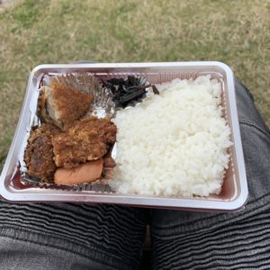 ソースの染みたヒレカツ弁当