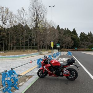 どんより空とCBR650R＠千葉東金道路野呂PA