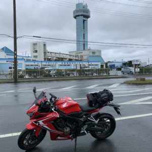 千葉ポートタワーをバックのCBR650R