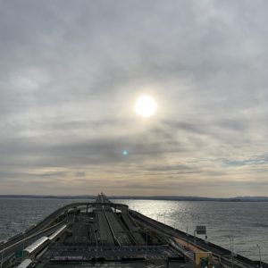 薄日が差す幻想的な風景@海ほたる