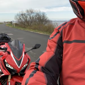 霞ヶ浦水際ルートにて、CBR650Rとともに。