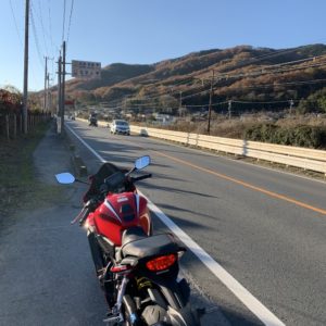 紅葉を求めて秩父を更に西へCBR650Rと共に走る