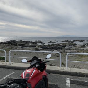 房総フラワーラインより更に海沿いを走り見つけたパーキングにてwith CBR650R