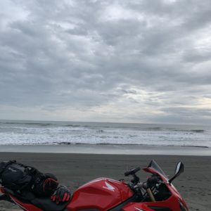 スケールの大きい九十九里の砂浜にてwith CBR650R