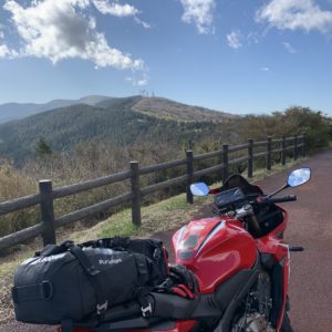 滝知山駐車場より伊豆スカイラインの風景を望むwithCBR650R