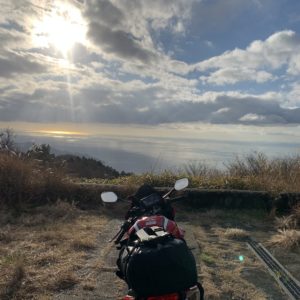 西伊豆スカイライン土肥駐車場にて西日を受ける駿河湾の眺めwith CBR650R