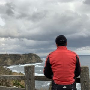 外房・勝浦の八幡岬公園から勝浦灯台を望む