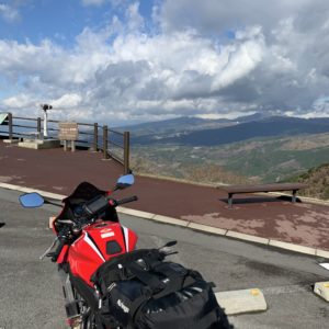 山の尾根から見下ろす壮観な風景@西丹那駐車場withCBR650R