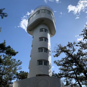 外観がおしゃれな門脇埼灯台