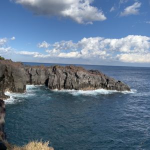 太平洋に突き出した見事な岩場「カドカケ」