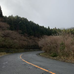 ゆとりある二車線で走りやすい登りの湯河原パークウェイにて②