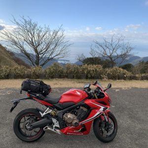 西伊豆スカイライン戸田駐車場にて駿河湾を望む with CBR650R
