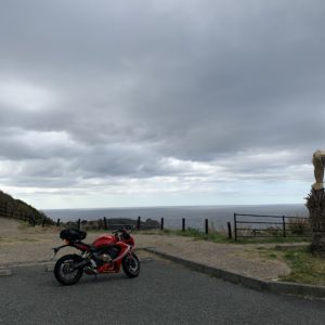 海を見下ろす高台のr16沿いユウスゲ公園にてwith CBR650R