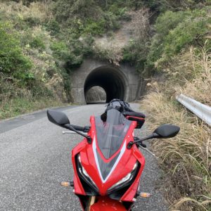 外房らしい名もないトンネルが多く出現する海近ロードwith CBR650R