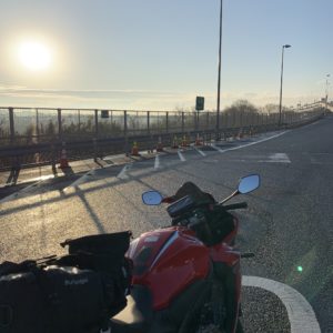 陽がはっきりと姿を見せた厚木PAにてwithCBR650R
