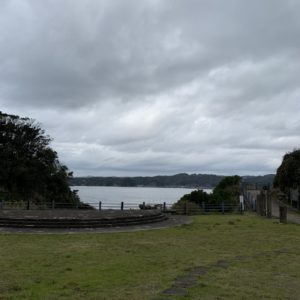 外房・勝浦の八幡岬公園の広場にて
