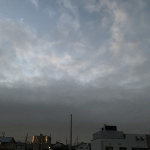 伊豆出発の朝のどんより空＠埼玉自宅