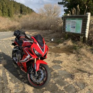 西伊豆スカイライン土肥駐車場にて西日を受けるCBR650R