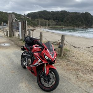 砂浜のプライベートビーチ「弓ヶ浜海岸」with CBR650R
