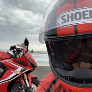 外房一宮海岸にてCBR650Rと共に